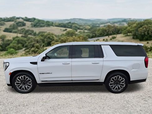 Used 2023 GMC Yukon XL Denali Ultimate AWD/4WD image 5