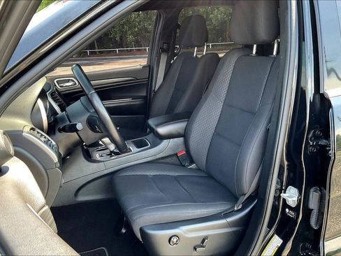 Used 2021 Jeep Grand Cherokee Laredo AWD/4WD image 23