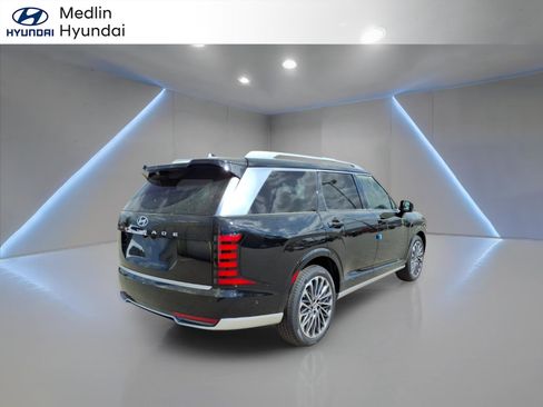 New 2026 Hyundai Palisade Calligraphy FWD image 3