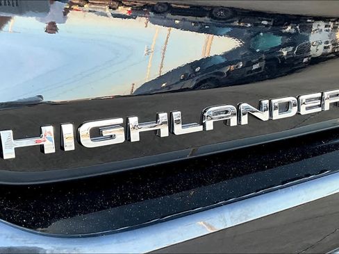 Used 2023 Toyota Highlander XLE image 31