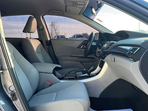 Used 2017 Honda Accord LX image 18