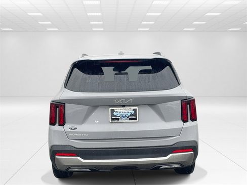 Used 2025 Kia Sorento S w/ Panoramic Sunroof Package image 5