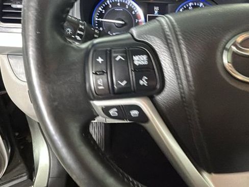 Used 2015 Toyota Highlander XLE AWD/4WD image 16