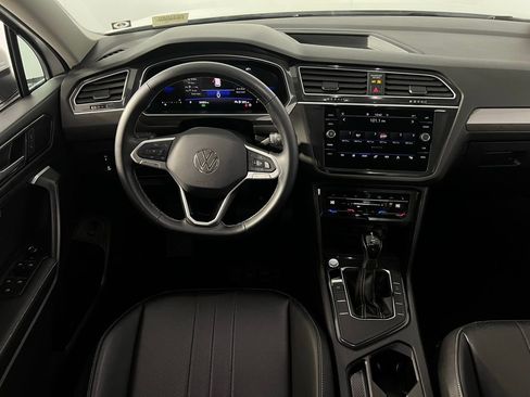 Used 2024 Volkswagen Tiguan SE image 14