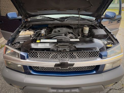 Used 2002 Chevrolet Avalanche 2500 AWD/4WD image 13