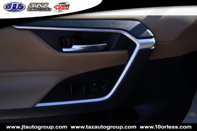 Used 2020 Toyota RAV4 XLE Premium FWD image 11