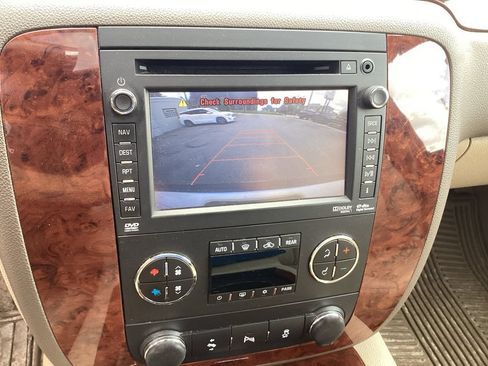 Used 2012 Chevrolet Suburban LTZ AWD/4WD image 32