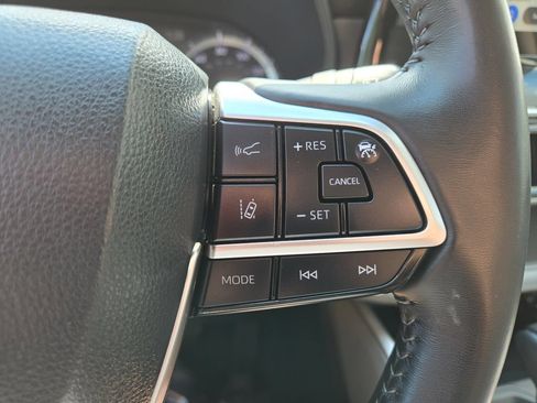 Used 2024 Toyota Highlander LE FWD image 22