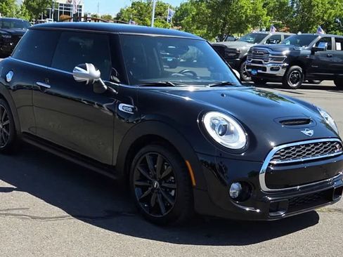 Used 2017 MINI Cooper S FWD image 2