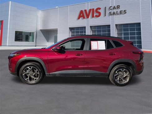 Used 2025 Chevrolet Trax LT w/ LT Convenience Package image 10