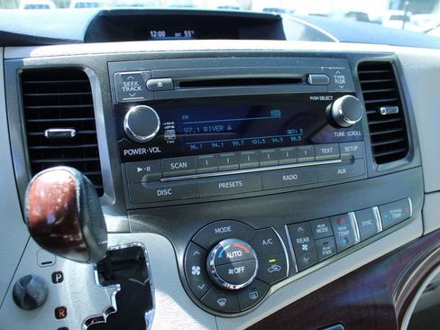 Used 2012 Toyota Sienna XLE image 18