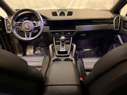 Used 2023 Porsche Cayenne Coupe image 17