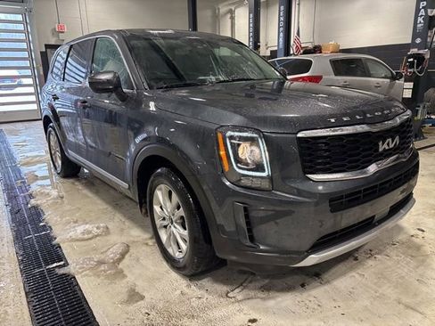 Certified 2022 Kia Telluride LX image 3