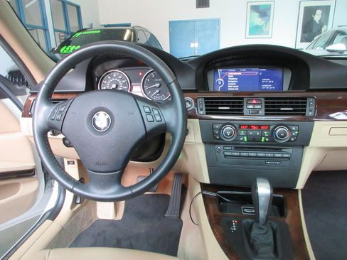 Used 2011 BMW 328i Wagon RWD image 41