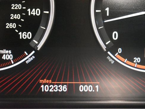 Used 2011 BMW 535i xDrive image 2