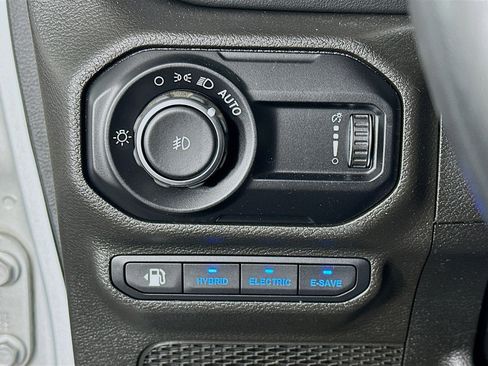 Used 2023 Jeep Wrangler Sahara w/ Cold Weather Group image 17