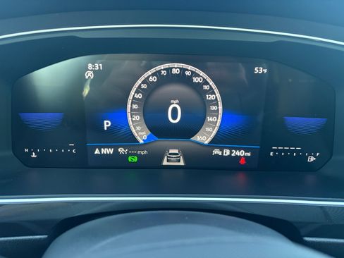 Certified 2024 Volkswagen Tiguan SE R-Line image 17