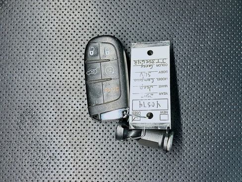 Used 2018 Jeep Compass Limited w/ Navigation Group image 35