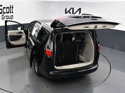 Used 2024 Chrysler Voyager LX image 31