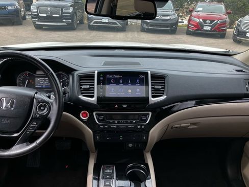 Used 2016 Honda Pilot Touring image 17