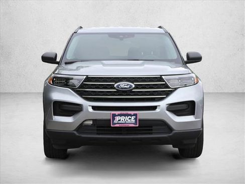 Used 2022 Ford Explorer XLT w/ Class IV Trailer Tow Package AWD/4WD image 2