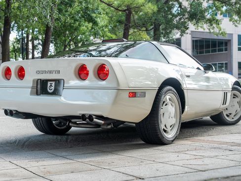Used 1988 Chevrolet Corvette Coupe image 3