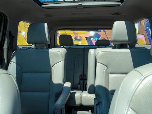 Used 2019 GMC Acadia SLT w/ LPO, Cargo Package FWD image 29