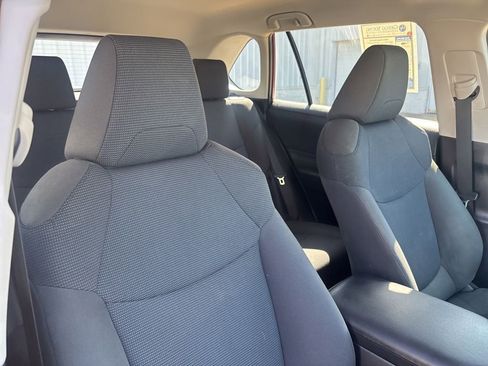 Used 2021 Toyota RAV4 LE AWD/4WD image 24