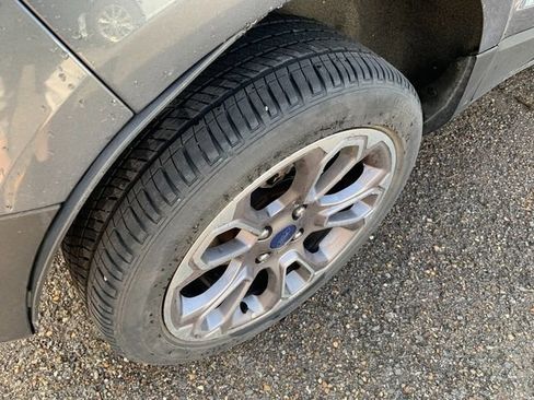 Used 2021 Ford EcoSport Titanium image 5