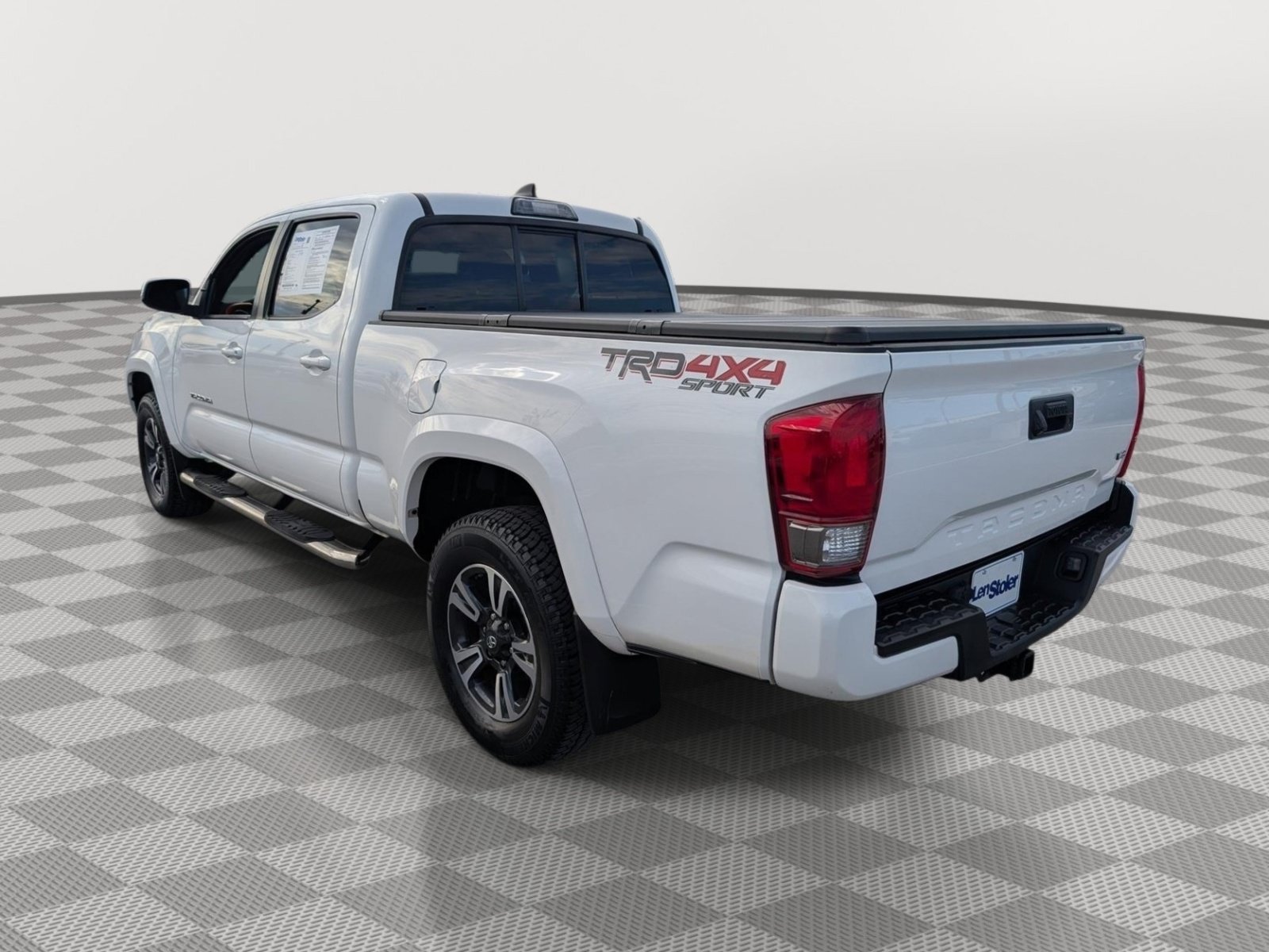Used 2016 Toyota Tacoma TRD Sport w/ Towing Package AWD/4WD image 3