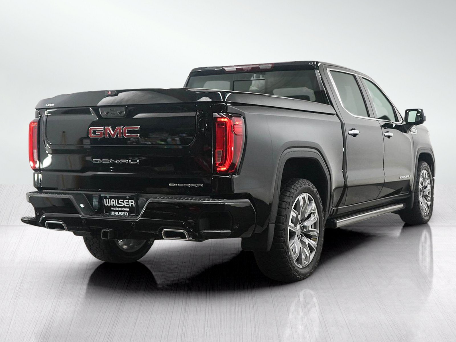 Used 2023 GMC Sierra 1500 Denali AWD/4WD image 5