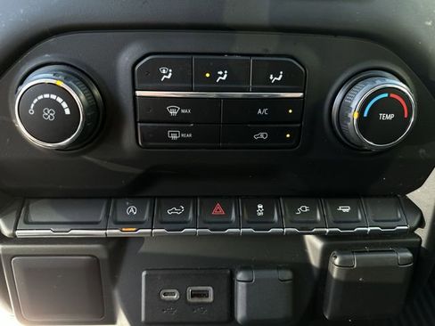 Used 2021 Chevrolet Silverado 1500 Custom image 26