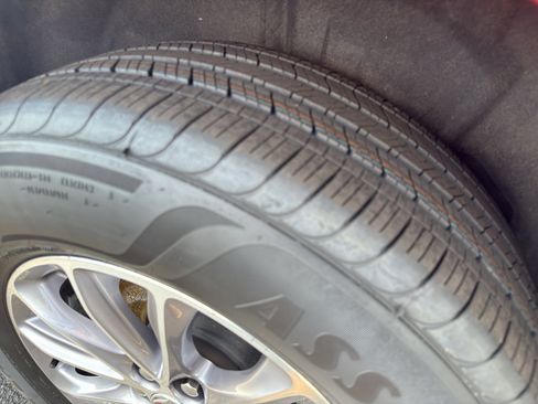 Used 2024 Buick Enclave Premium image 10