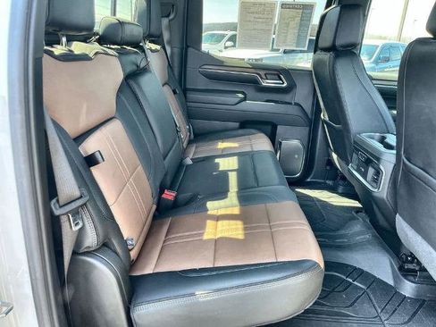 Used 2024 Chevrolet Silverado 1500 High Country w/ High Country Premium Package AWD/4WD image 28
