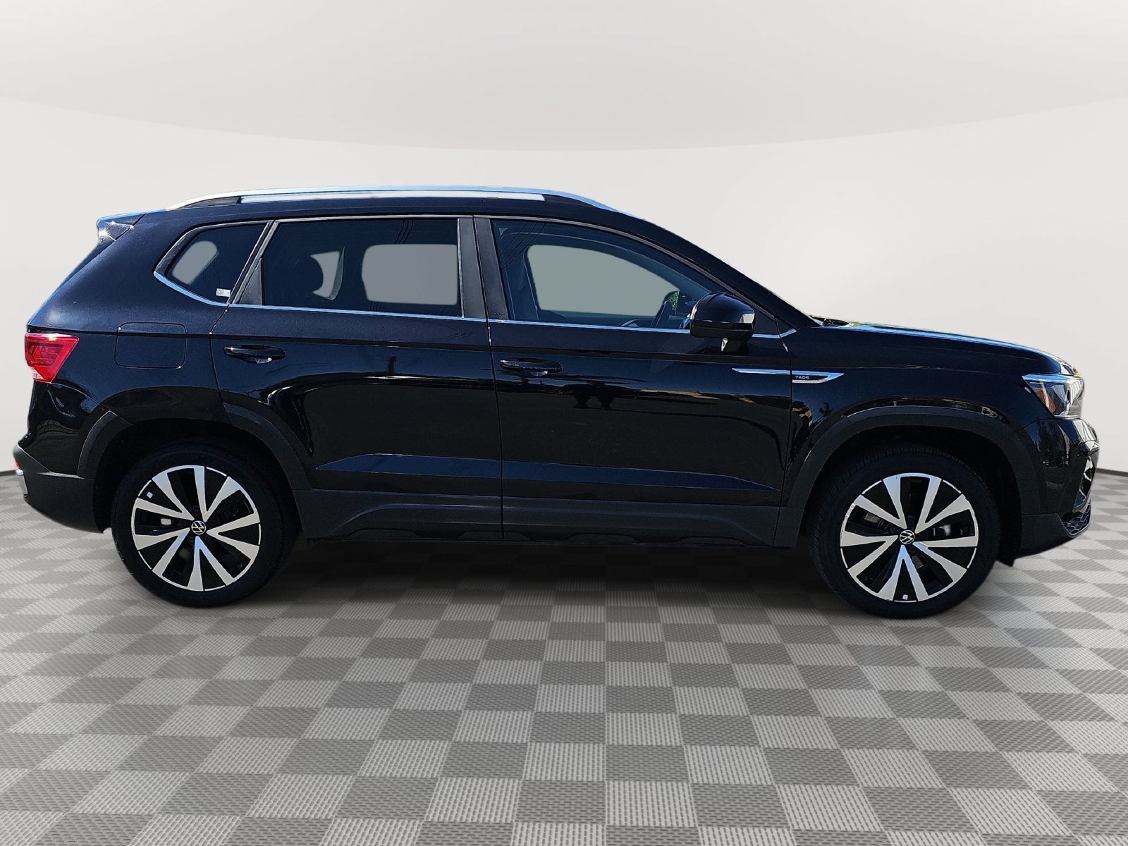 Used 2023 Volkswagen Taos SE FWD image 4