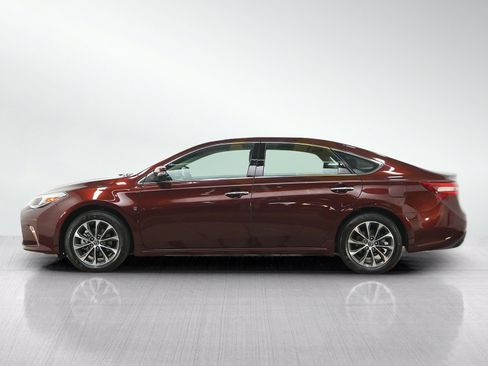Used 2016 Toyota Avalon XLE Premium FWD image 2