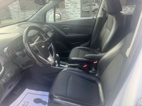 Used 2019 Chevrolet Trax LT w/ LT Convenience Package AWD/4WD image 12
