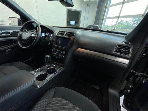 Used 2019 Ford Explorer XLT w/ Equipment Group 201A AWD/4WD image 30