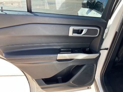 Used 2021 Ford Explorer XLT w/ Equipment Group 202A AWD/4WD image 13