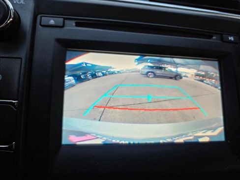 Used 2017 Toyota Camry SE image 15