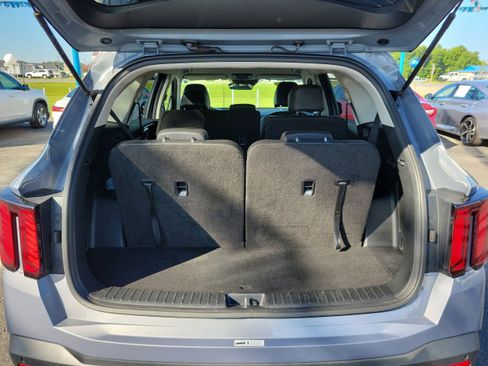 Used 2024 Kia Sorento S image 11