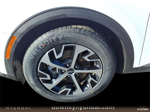 Used 2023 Kia Sportage EX image 6