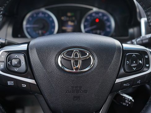 Used 2017 Toyota Camry XLE w/ Moonroof Package FWD image 24