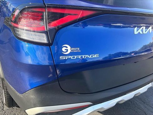 Used 2023 Kia Sportage EX AWD/4WD image 9