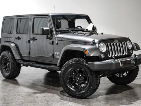 Used 2016 Jeep Wrangler Unlimited Sahara w/ Max Tow Package AWD/4WD image 7