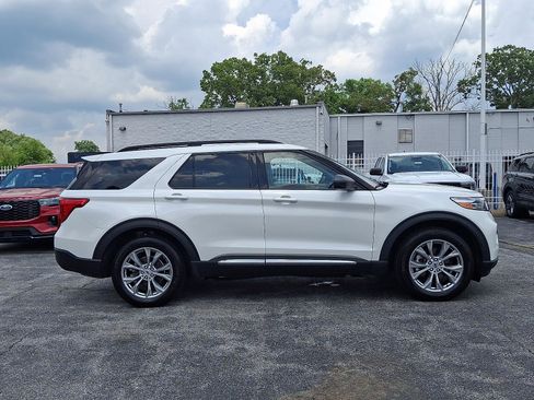 Used 2023 Ford Explorer XLT w/ Equipment Group 202A AWD/4WD image 7