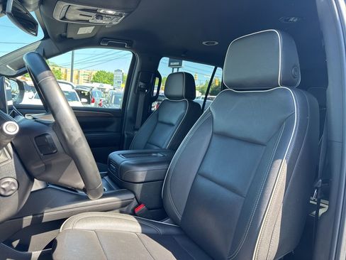 Used 2024 Chevrolet Tahoe Premier AWD/4WD image 19