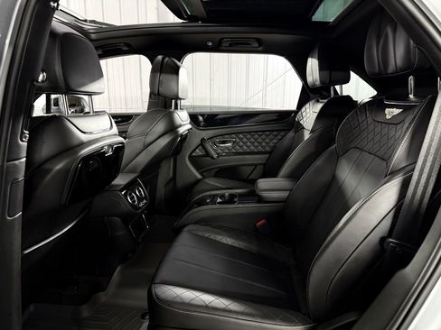 Used 2017 Bentley Bentayga AWD/4WD image 21