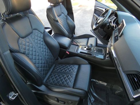 Used 2019 Audi SQ5 Premium Plus w/ Premium Plus Package image 29