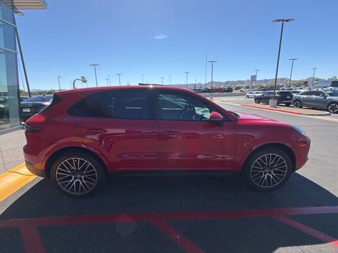 Used 2021 Porsche Cayenne AWD/4WD image 7